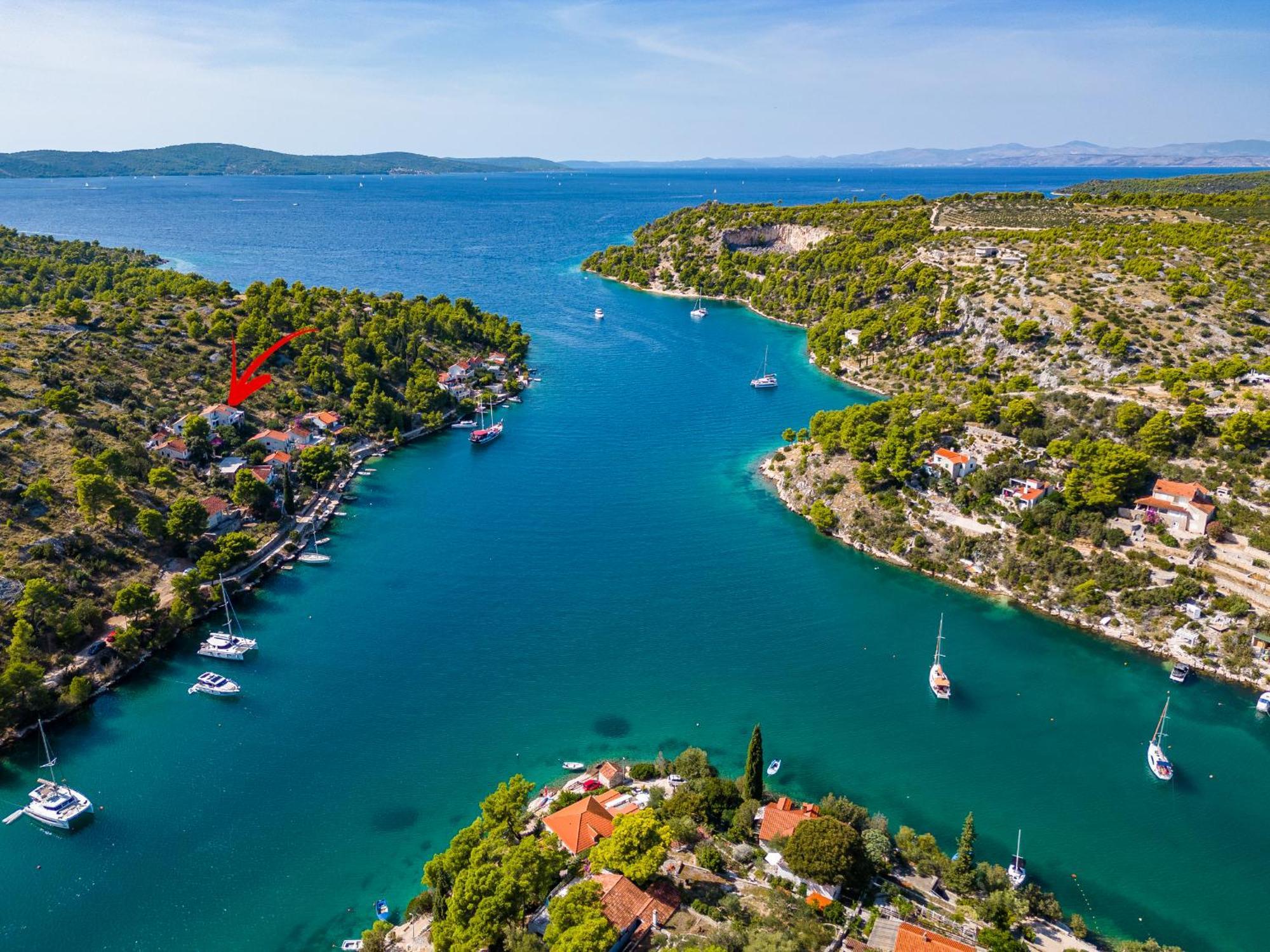 Vila Tudor Bobovisca Luaran gambar