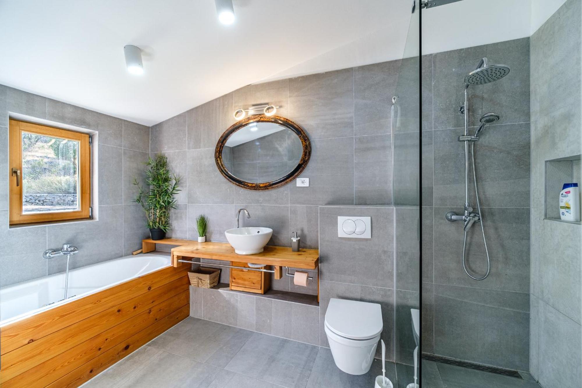 Vila Tudor Bobovisca Luaran gambar