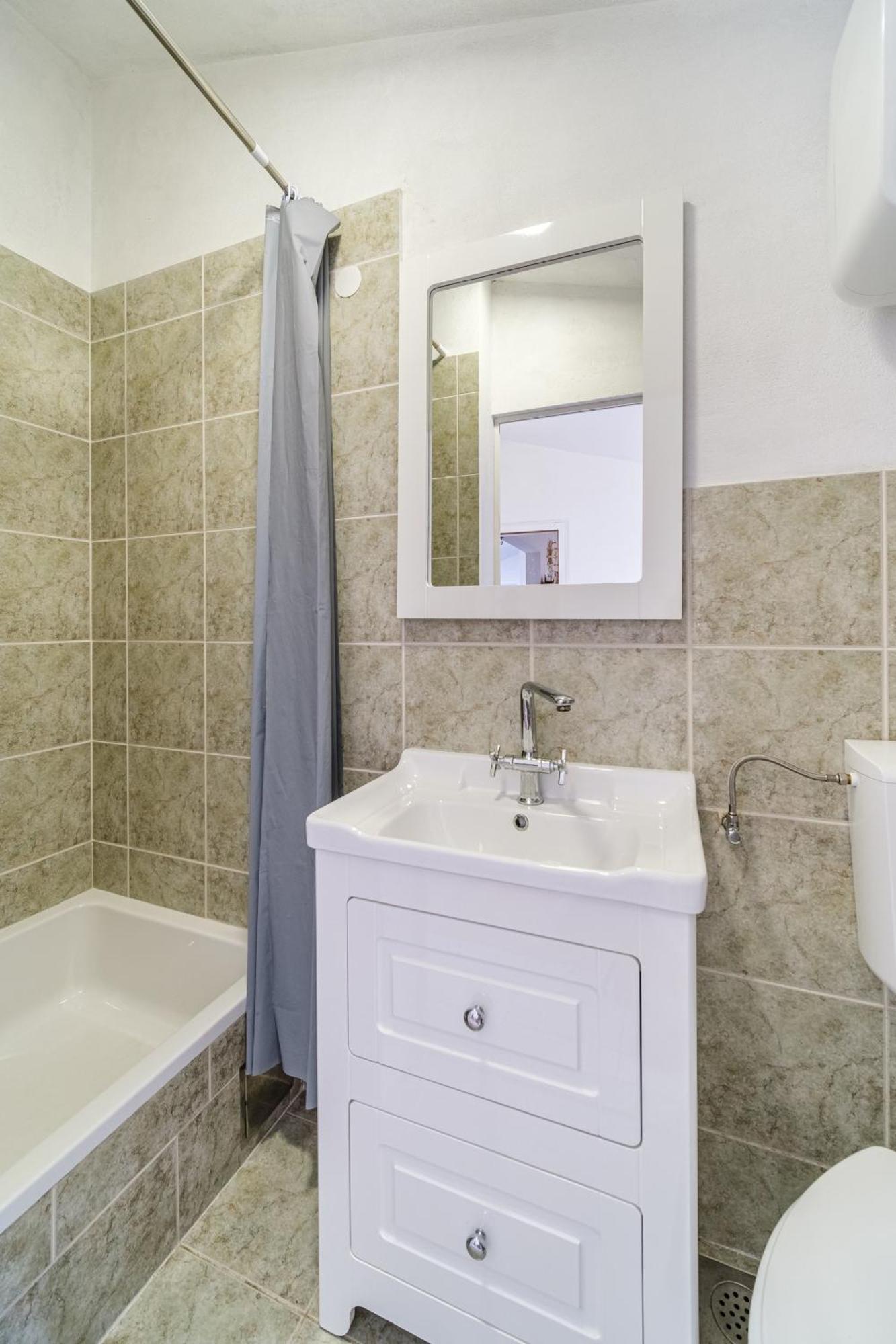 Vila Tudor Bobovisca Luaran gambar