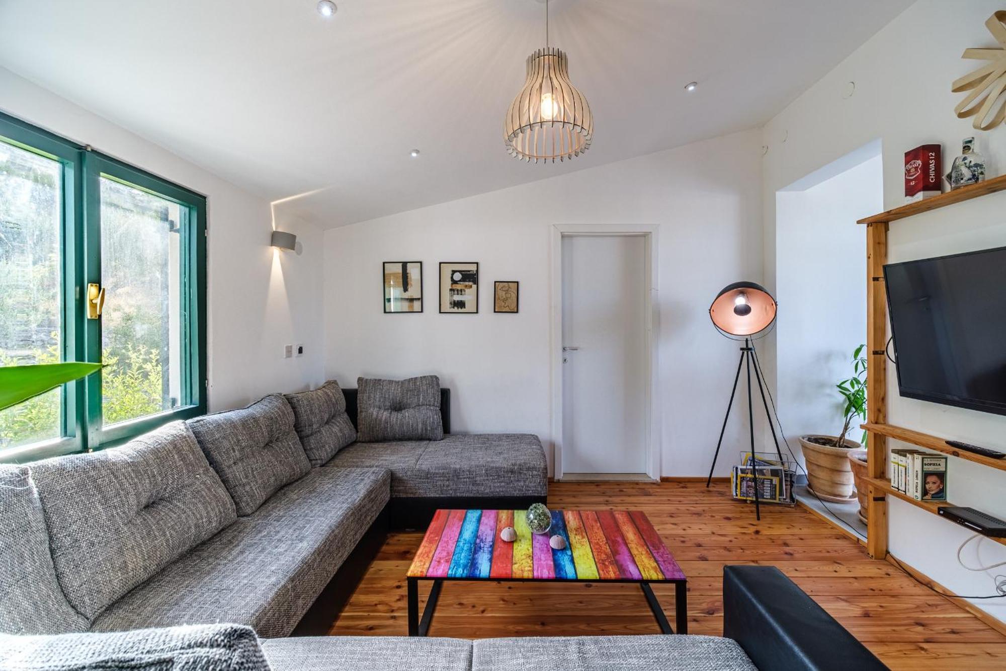 Vila Tudor Bobovisca Luaran gambar