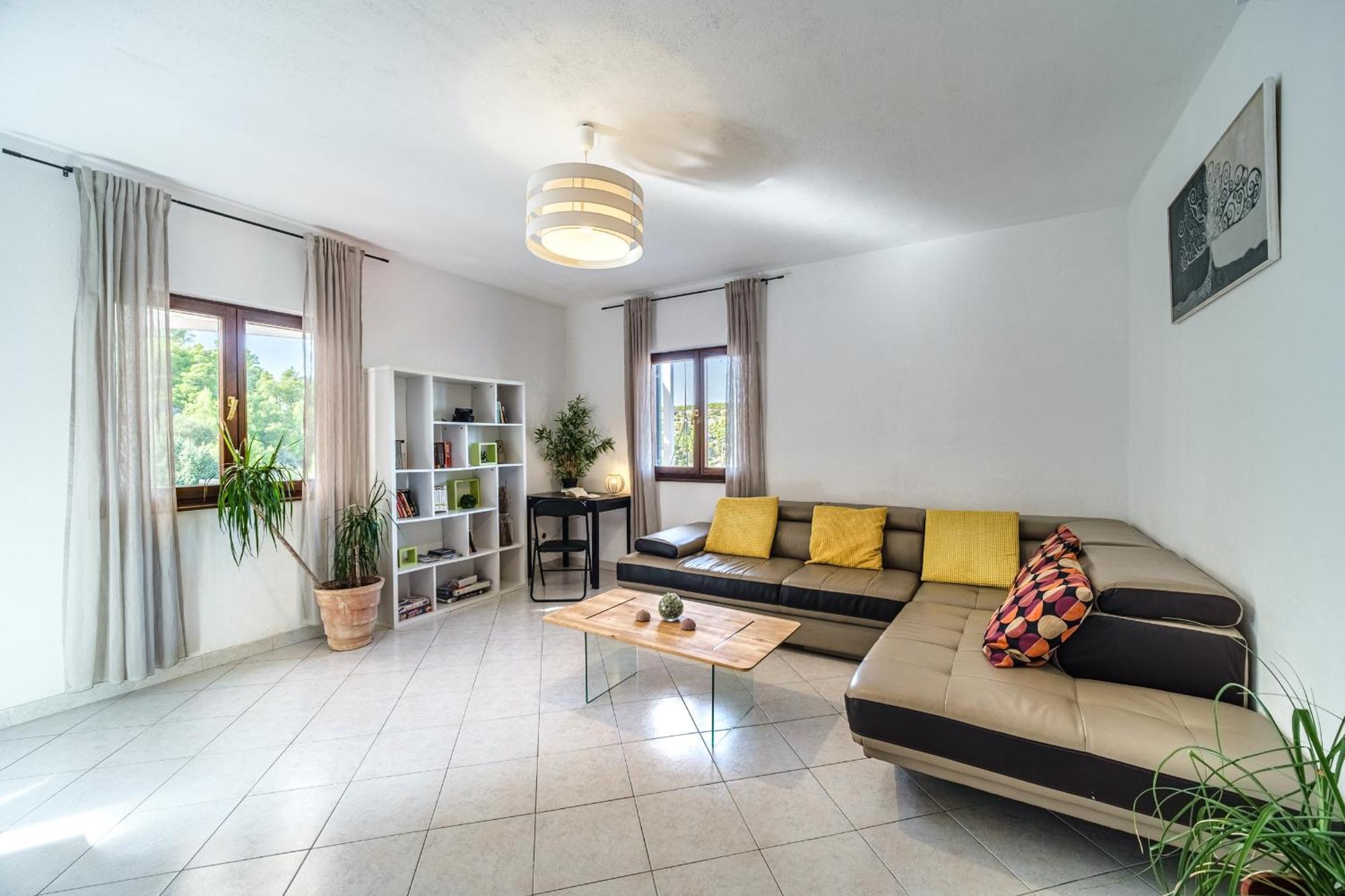 Vila Tudor Bobovisca Luaran gambar
