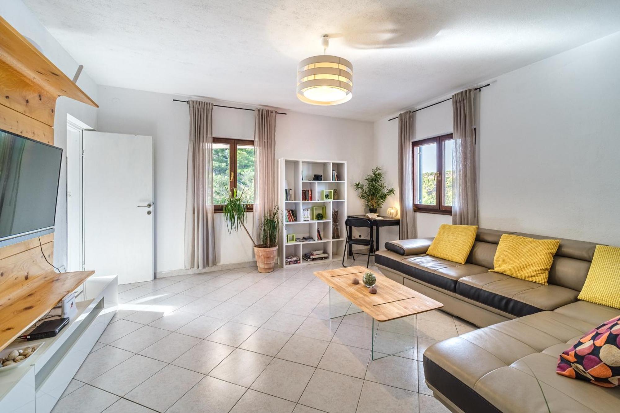 Vila Tudor Bobovisca Luaran gambar
