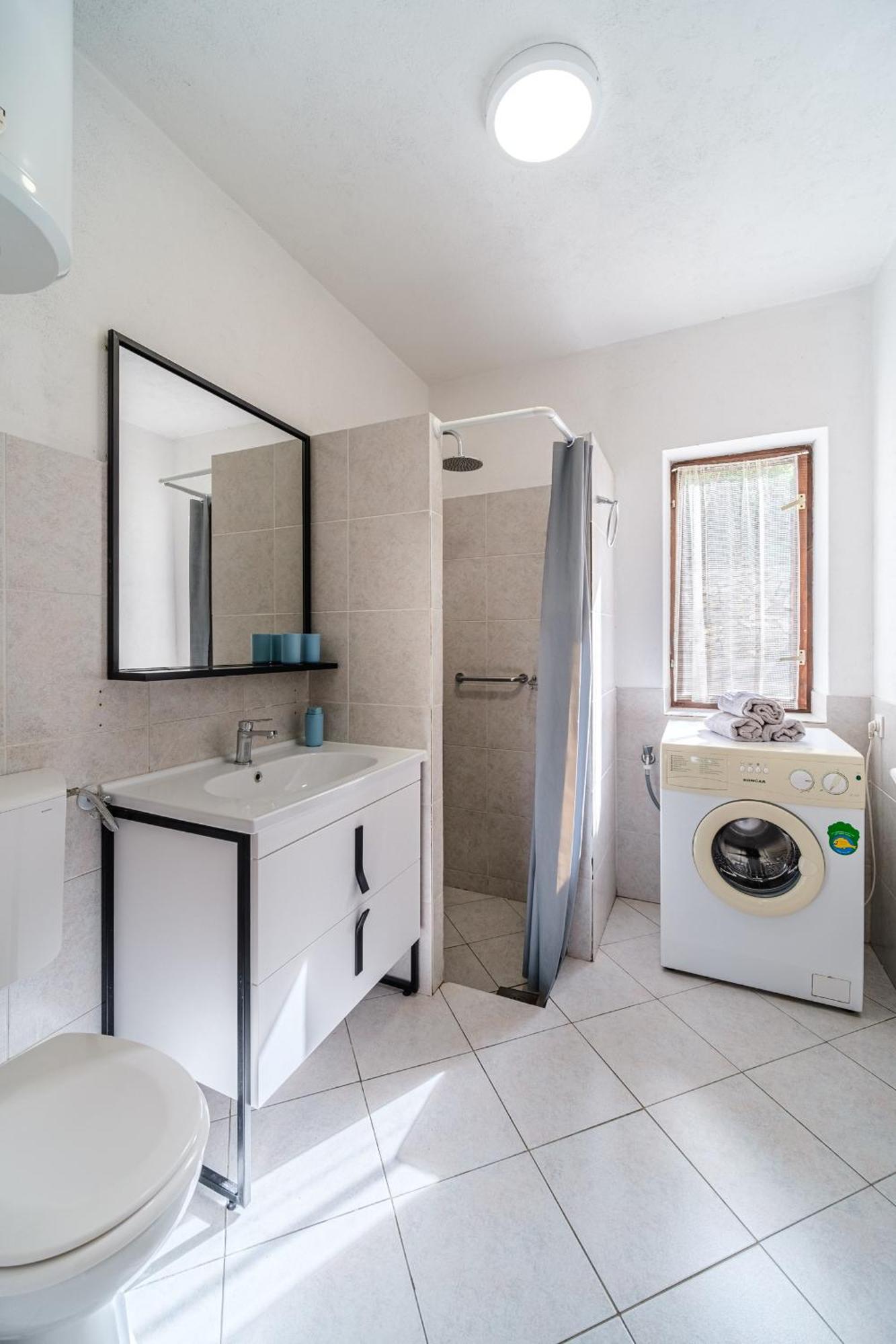 Vila Tudor Bobovisca Luaran gambar